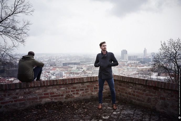 The set’s introductory photo.