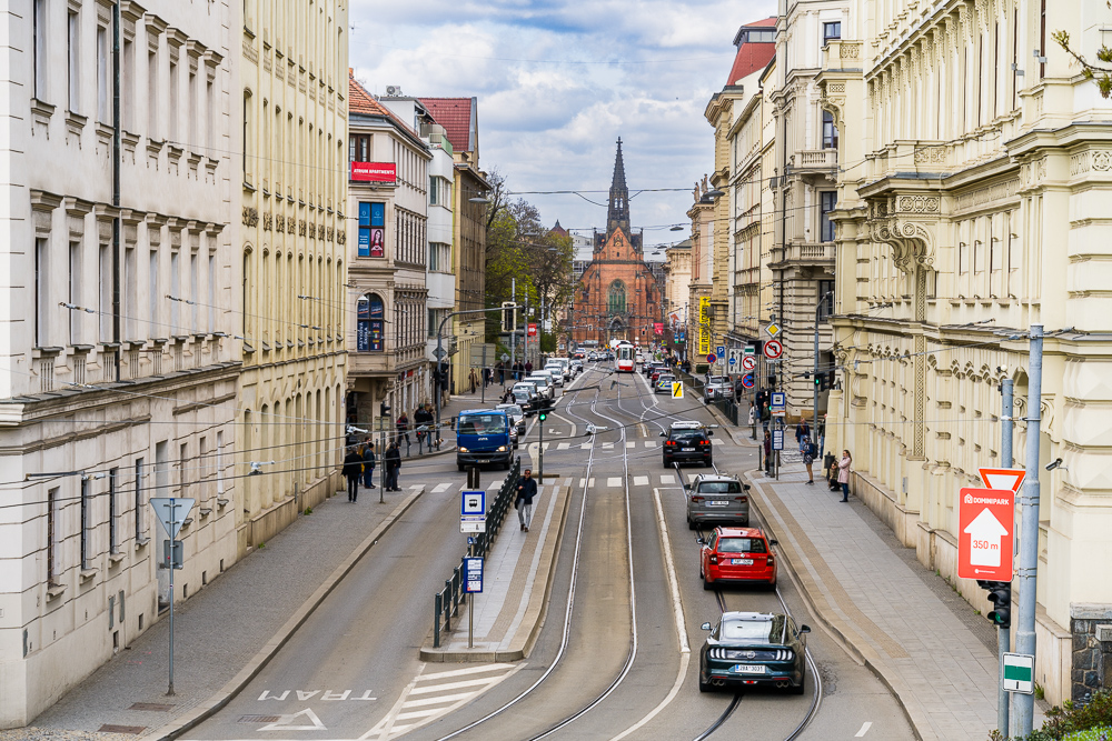 Eliminate Distractions in Your Photos: street